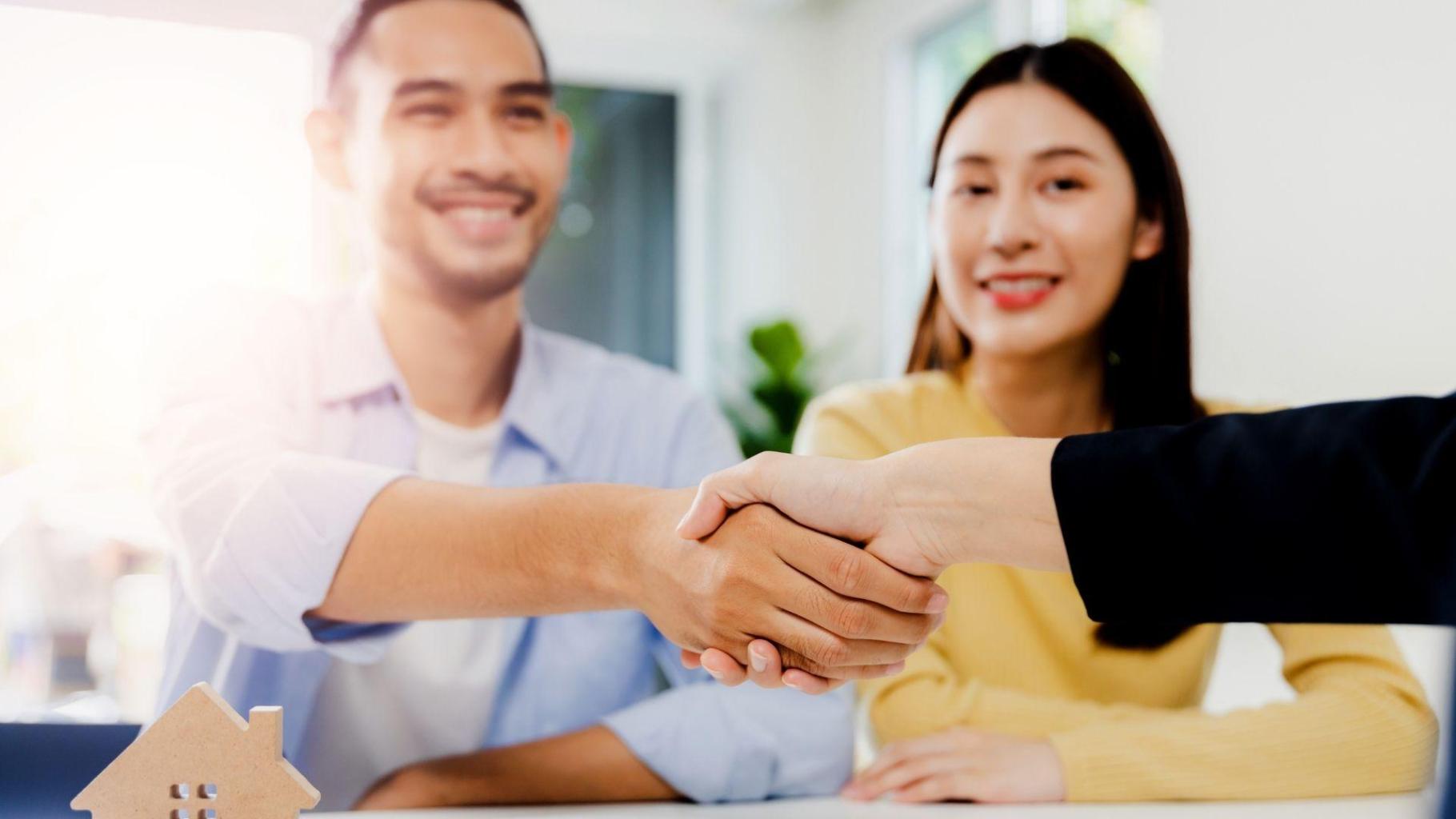 stock-couple-handshake