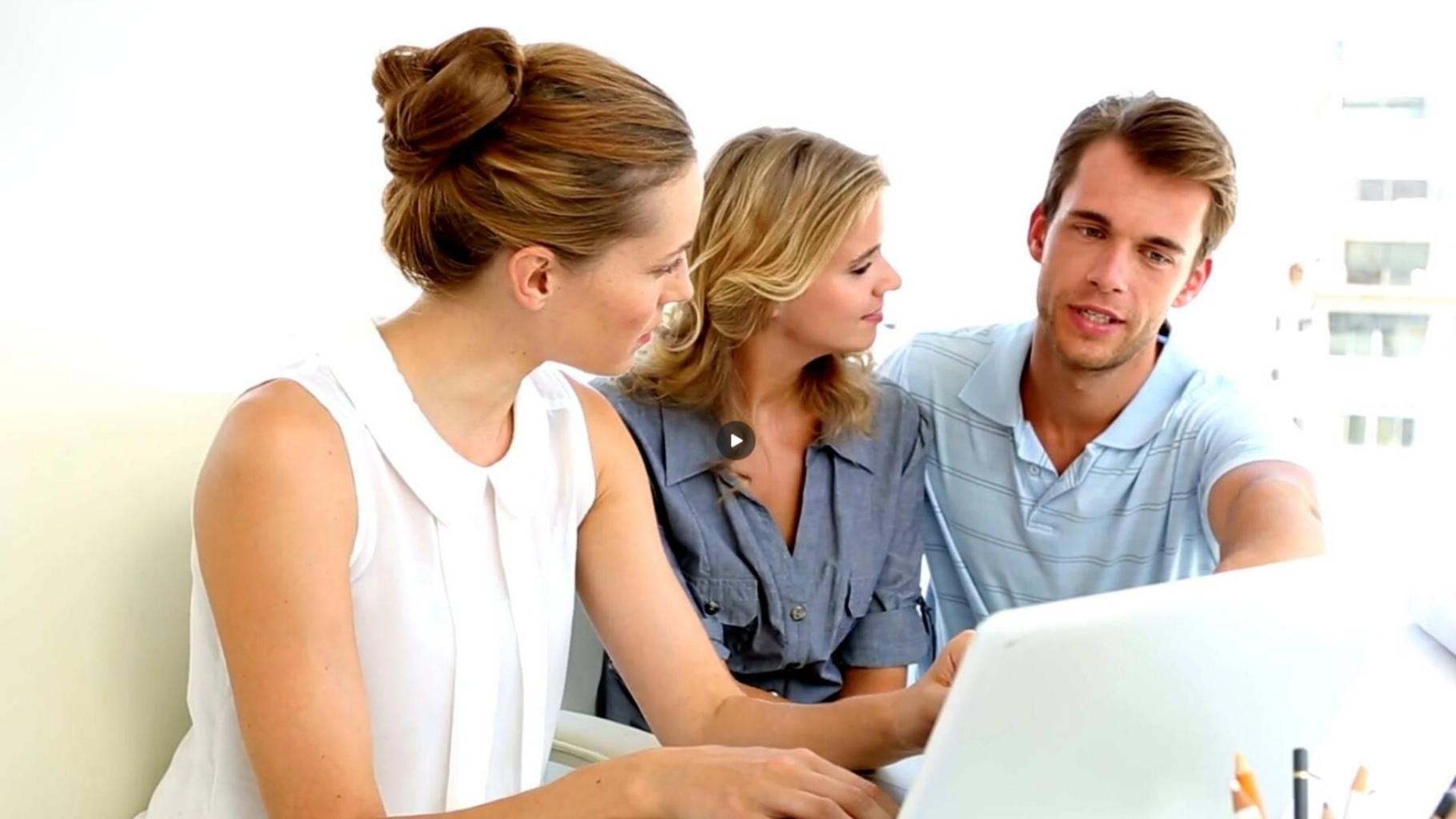 stock-lady-couple-laptop